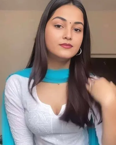 Esha Khan